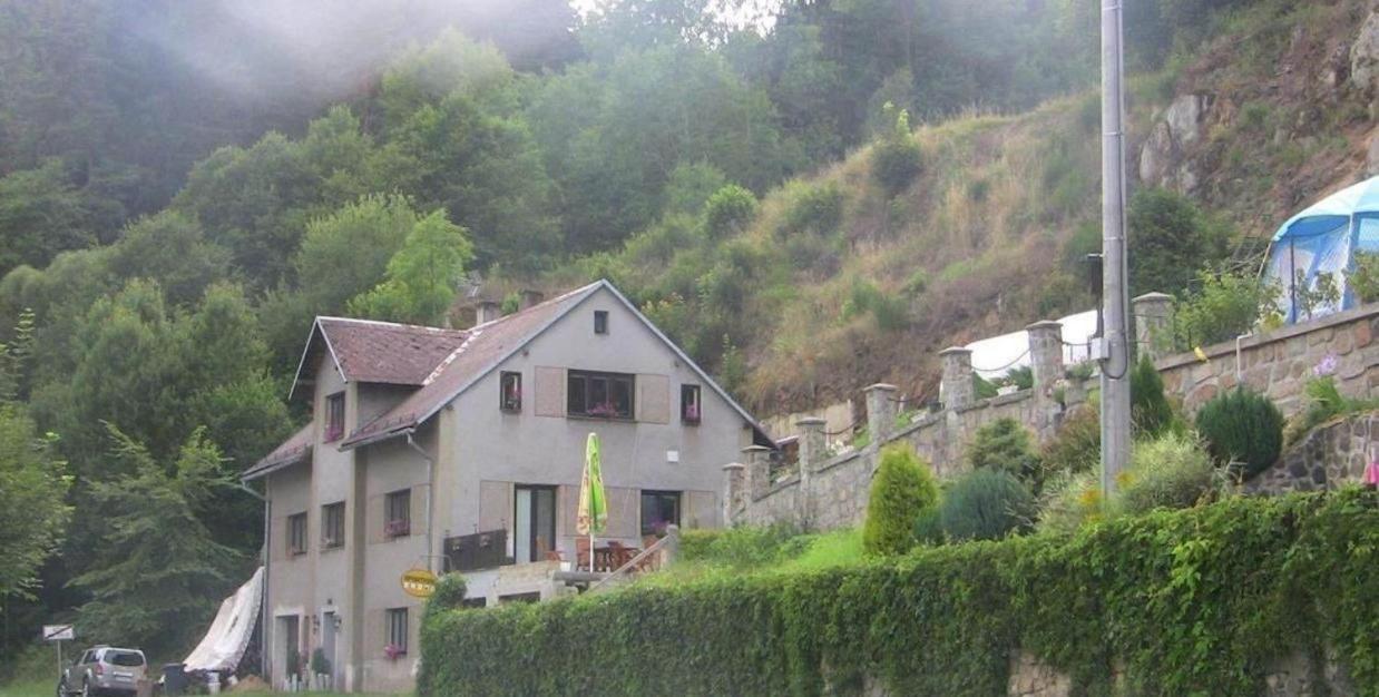 Penzion Apartmany Becov Becov nad Teplou Exterior photo